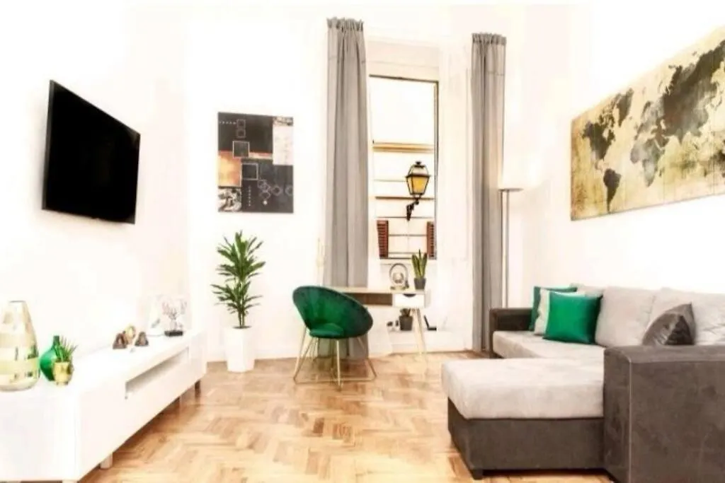 Campo De'Fiori-Rome By Foot Charming Apartment Aircwif Netflix