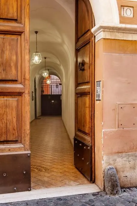 Campo De'Fiori-Rome By Foot Charming Apartment Aircwif Netflix Itálie