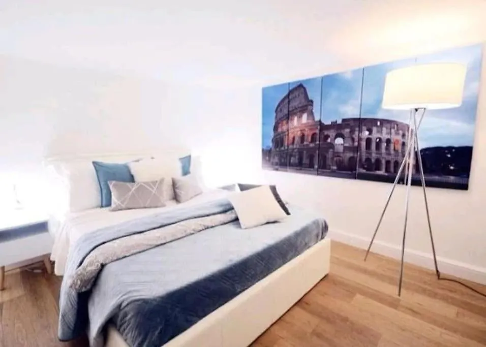 Campo De'Fiori-Rome By Foot Charming Apartment Aircwif Netflix