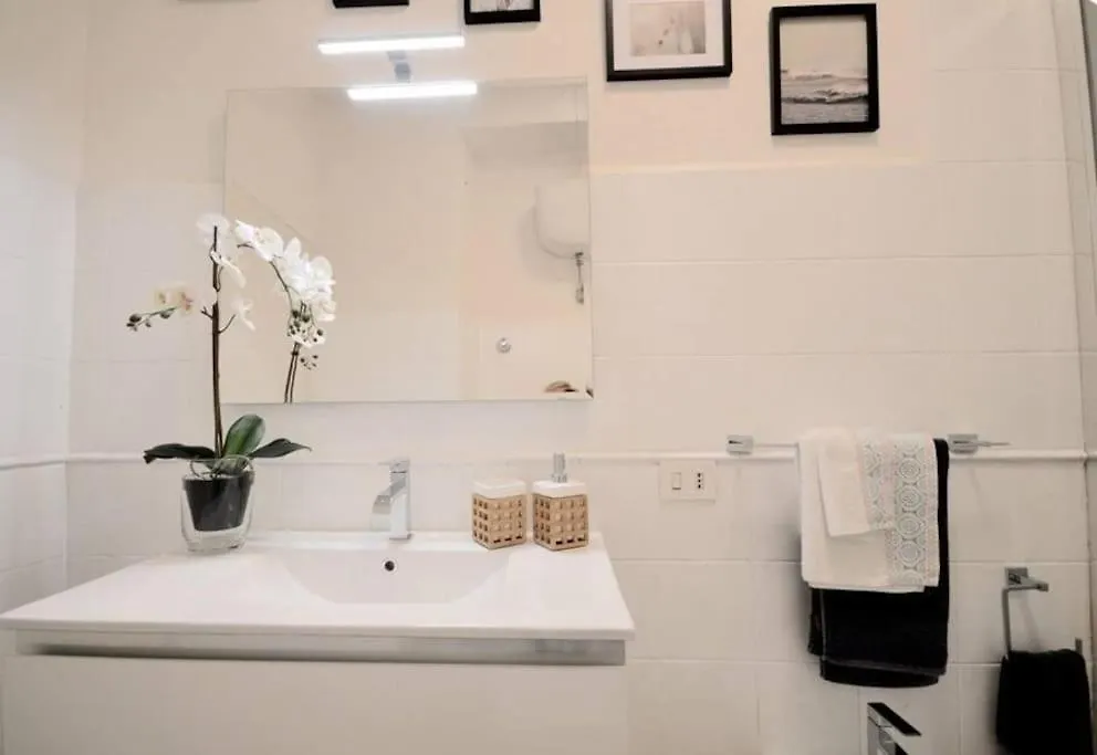 Campo De'Fiori-Rome By Foot Charming Apartment Aircwif Netflix