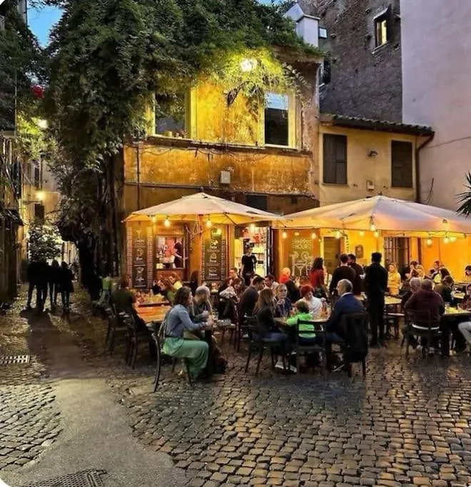 Campo De'Fiori-Rome By Foot Charming Apartment Aircwif Netflix
