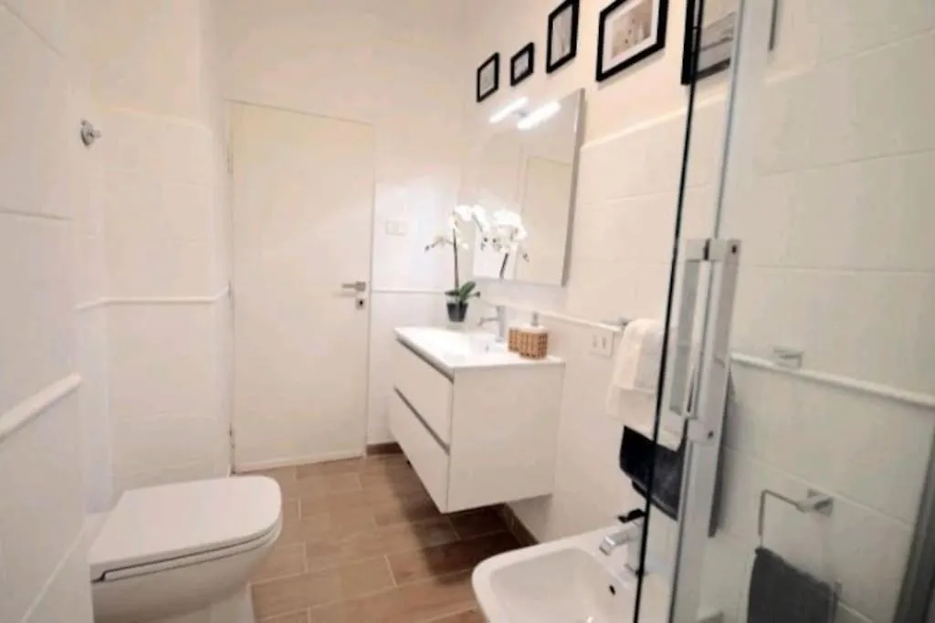 Campo De'Fiori-Rome By Foot Charming Apartment Aircwif Netflix