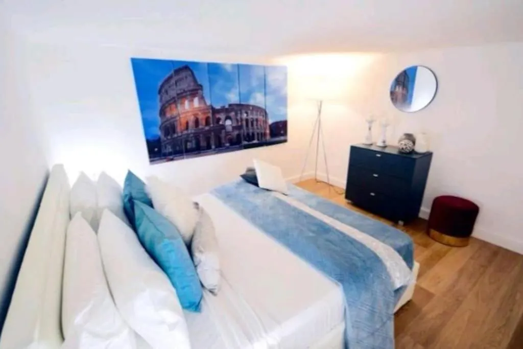 Campo De'Fiori-Rome By Foot Charming Apartment Aircwif Netflix Rome