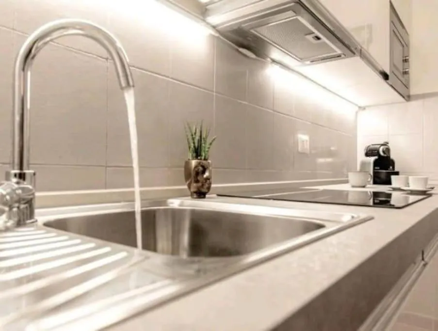 Campo De'Fiori-Rome By Foot Charming Apartment Aircwif Netflix