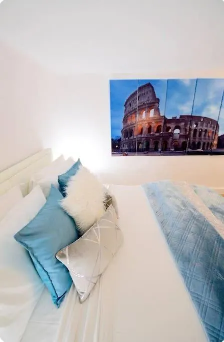 Campo De'Fiori-Rome By Foot Charming Apartment Aircwif Netflix Itálie
