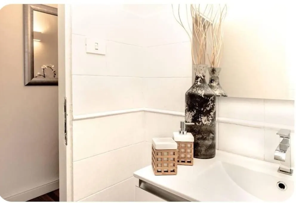 Campo De'Fiori-Rome By Foot Charming Apartment Aircwif Netflix Italy